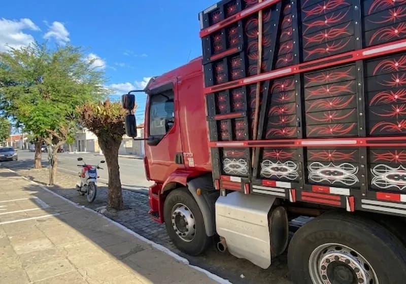 Caminhão Boiadeiro Volvo VM 270 8x2 à Venda – Pronto para Trabalho! - Miniatura 2
