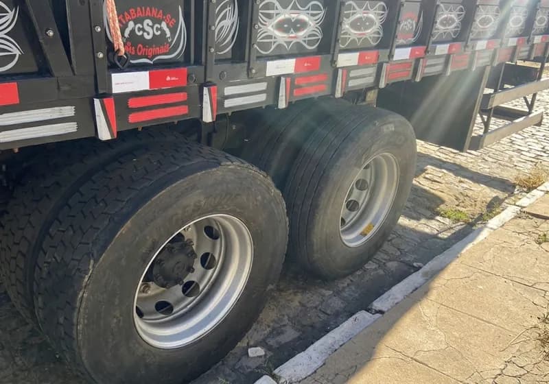 Caminhão Boiadeiro Volvo VM 270 8x2 à Venda – Pronto para Trabalho! - Miniatura 4