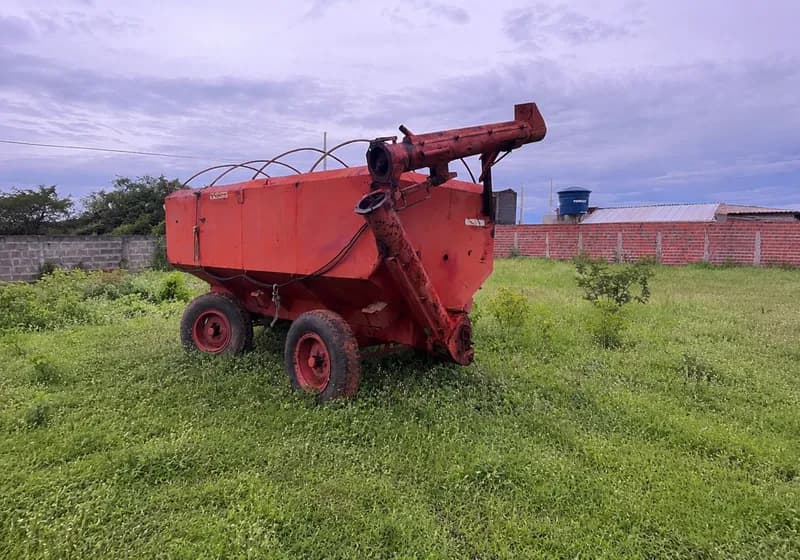 Carreta Graneleira tipo Bazuka - Miniatura 2