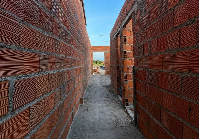 Lote com construção iniciada - Miniatura 3