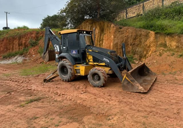 Retroescavadeira Jonh Deere 310K