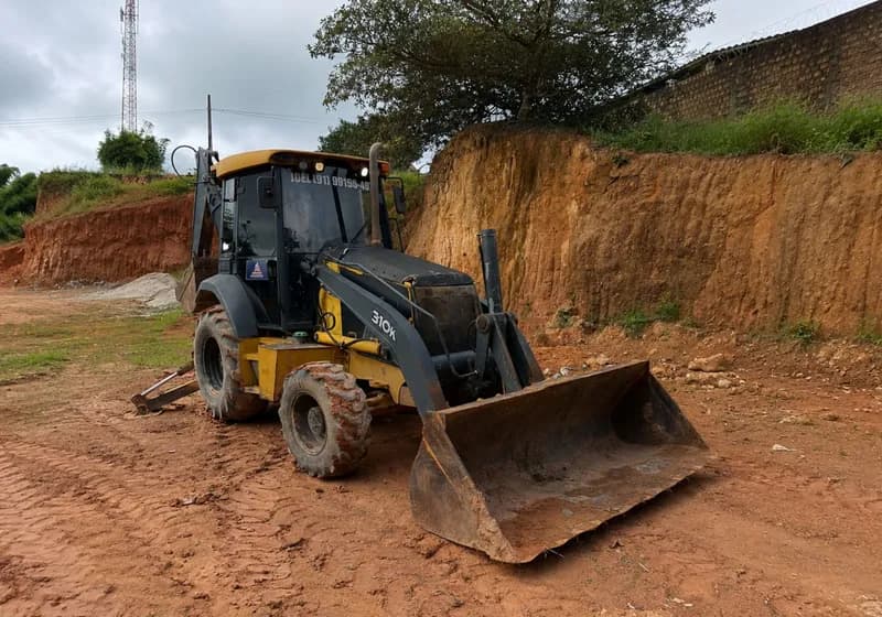 Retroescavadeira Jonh Deere 310K - Miniatura 2