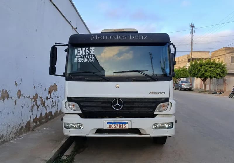 Caminhão Mercedes-Bez Atego 2011 - Imagem 1