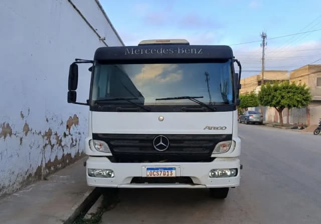 Caminhão Mercedes-Benz Atego 2011