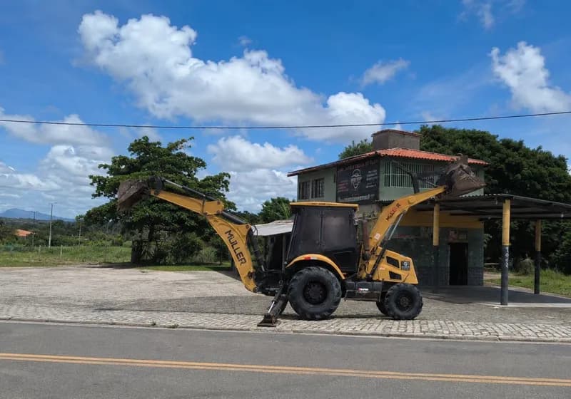 Retroescavadeira Muller Advance MR406