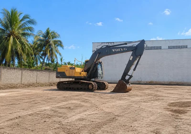 Escavadeira Volvo EC 200D