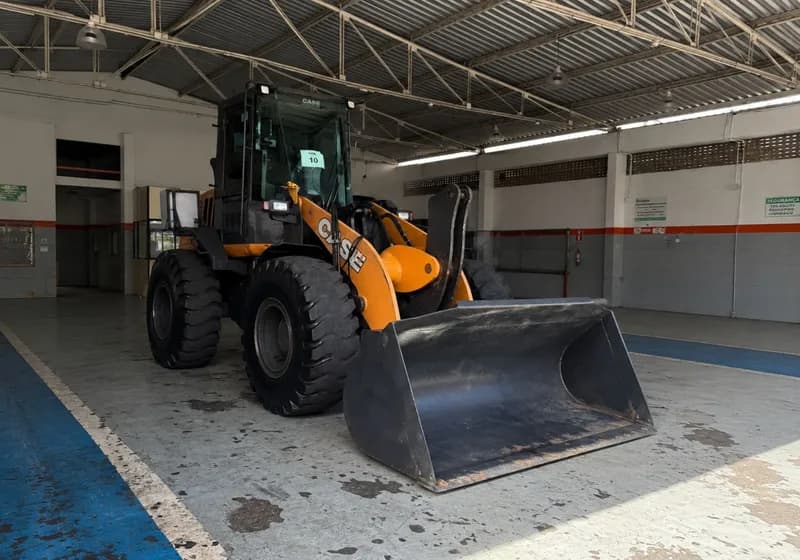 Pá Carregadeira Case 621E