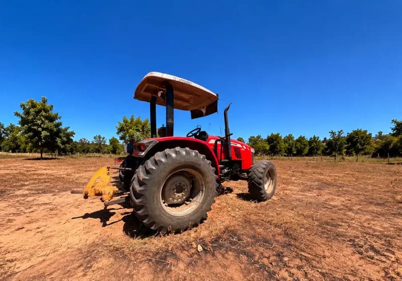 Trator Massey Ferguson 4707 - Miniatura 5