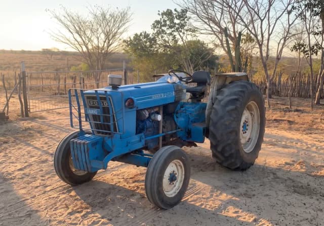 Trator Ford 6600 4x2 - Ano 1982