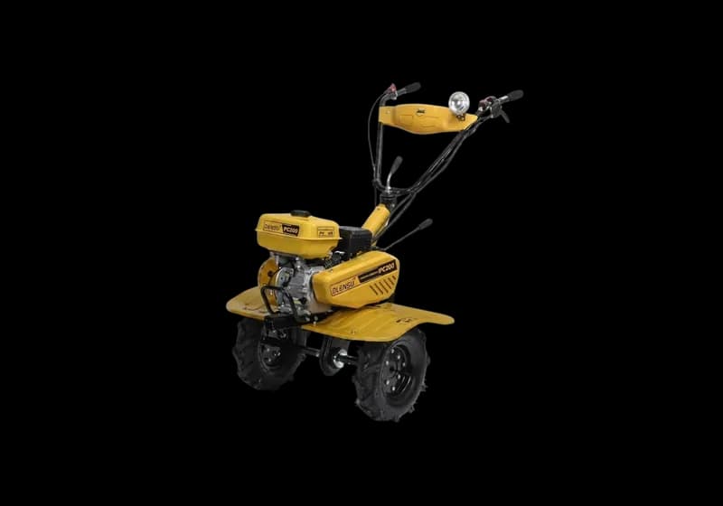 Motocultivador a gasolina da marca Buffalo da série BFG com motor de 7 CV
