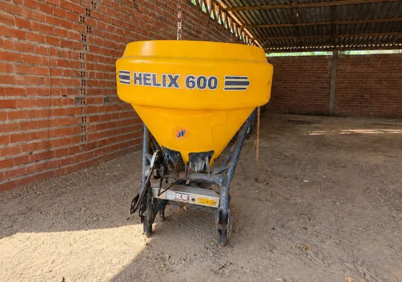 Adubadeira JF Helix 600 - Usado