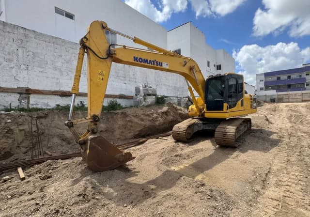 Escavadeira Komatsu PC 160
