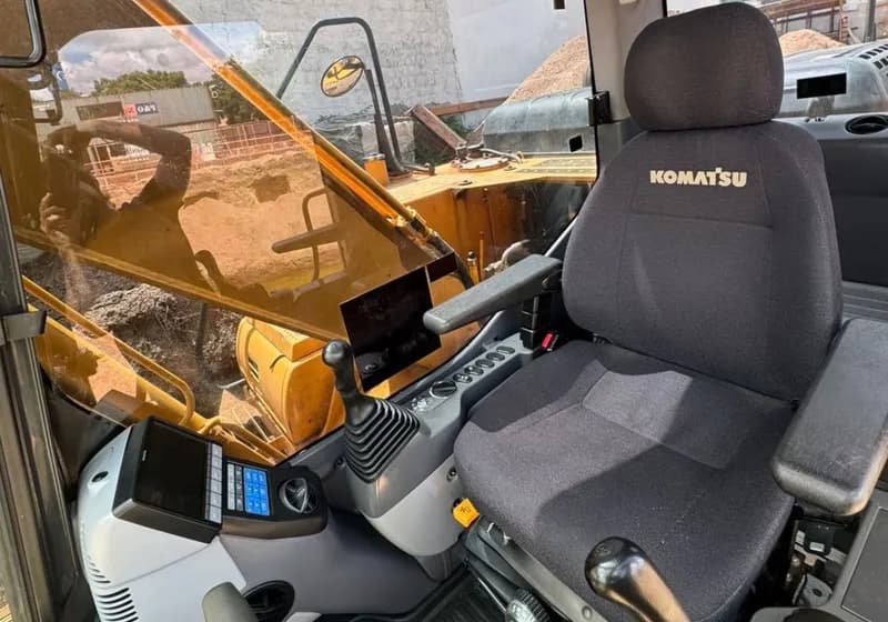 Escavadeira Komatsu PC 160 - Miniatura 7